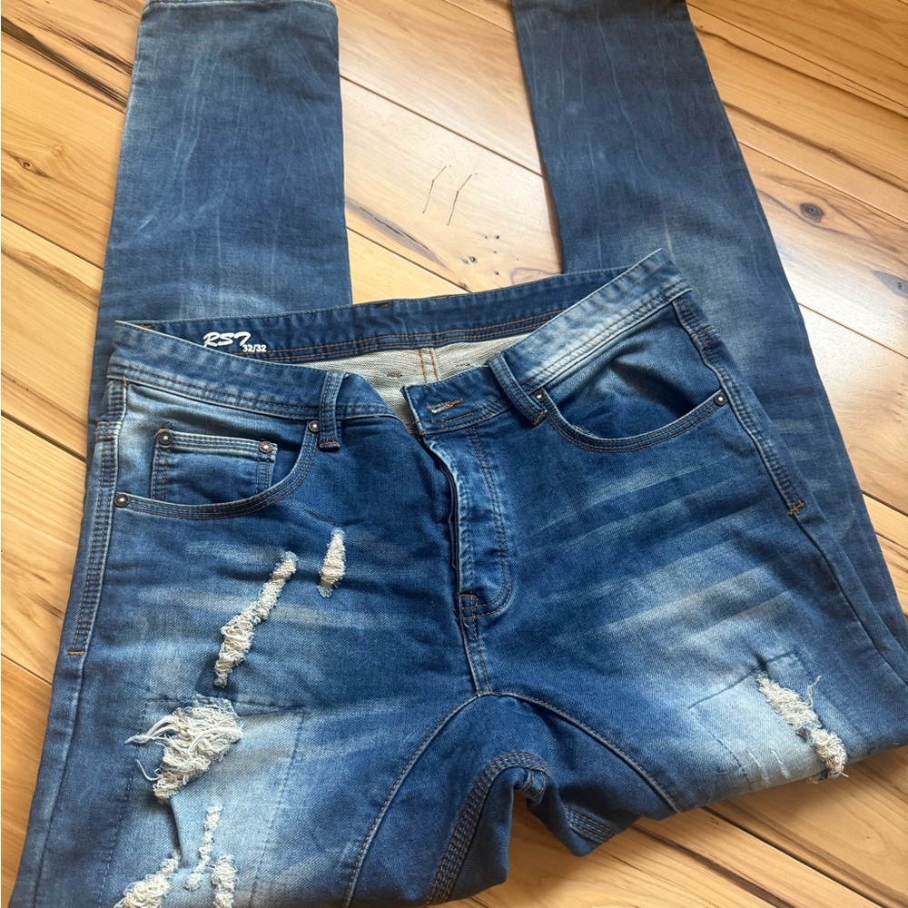 RS7 men’s 32/32 Distressed Blue Jeans